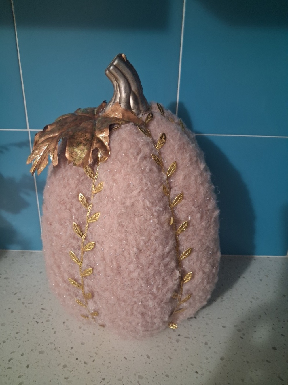 BEAUTIFUL & UNIQUE PLUSH AUTUMN DECORATIVE PUMPKIN!